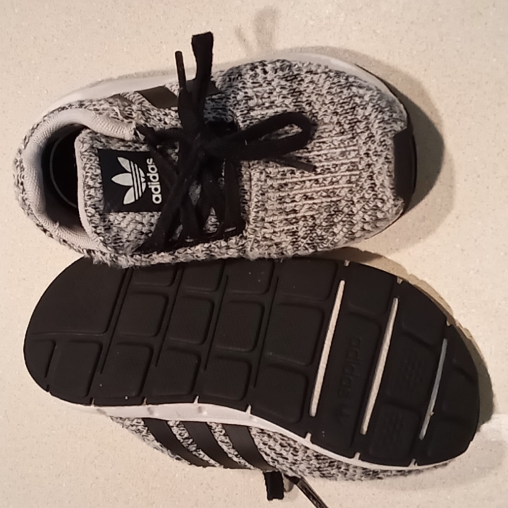 Boys toddler size 9 sneakers